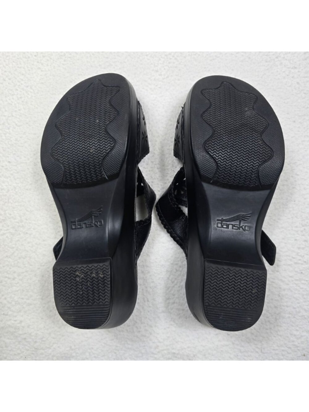 Dansko Womens Size 39 Wedge Sandals Black Cut-Out Leather - Picture 6 of 7
